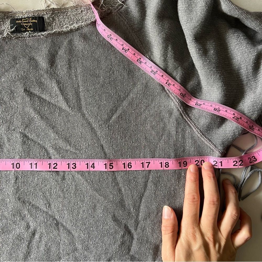 Hollywood Trading Company Gray Fringe Raw Hem Sweatshirt Large - Picture 9 of 12